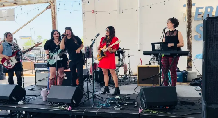 Momapalooza concert